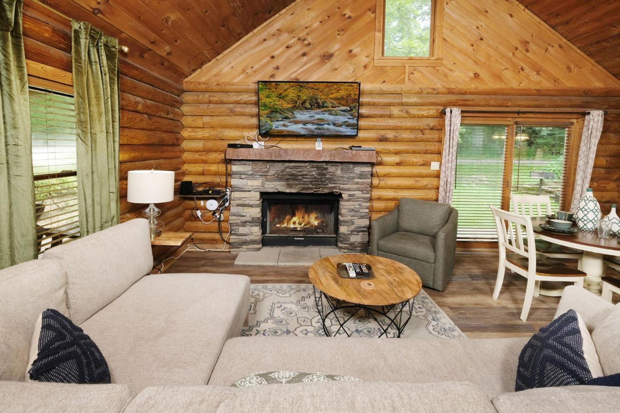 Grove Creek Cabin ガトリンバーグ エクステリア 写真
